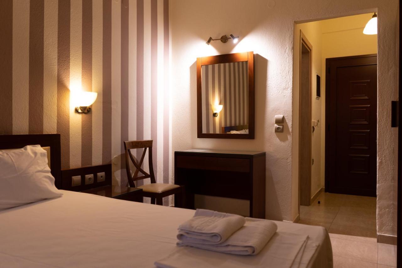 Hotel Zeus Afytos Bagian luar foto