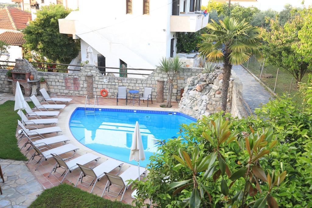 Hotel Zeus Afytos Bagian luar foto