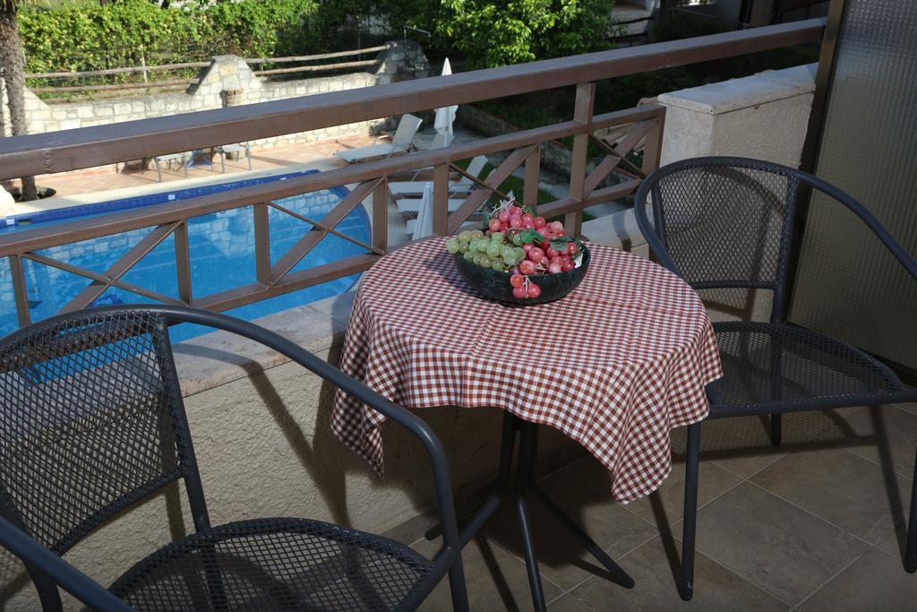 Hotel Zeus Afytos Bagian luar foto