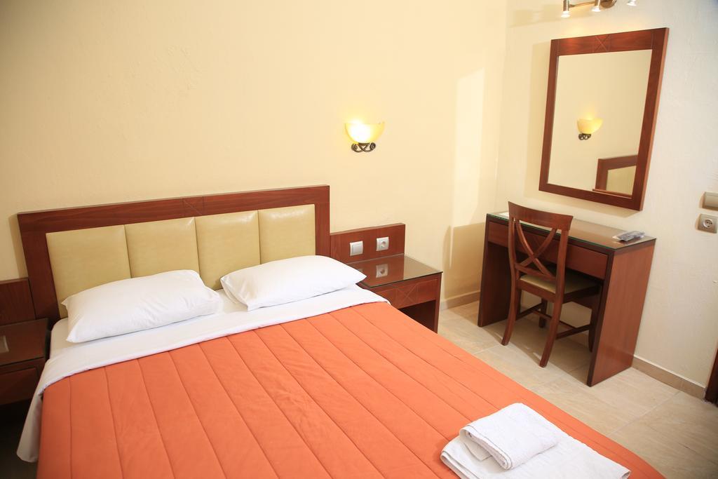 Hotel Zeus Afytos Bagian luar foto